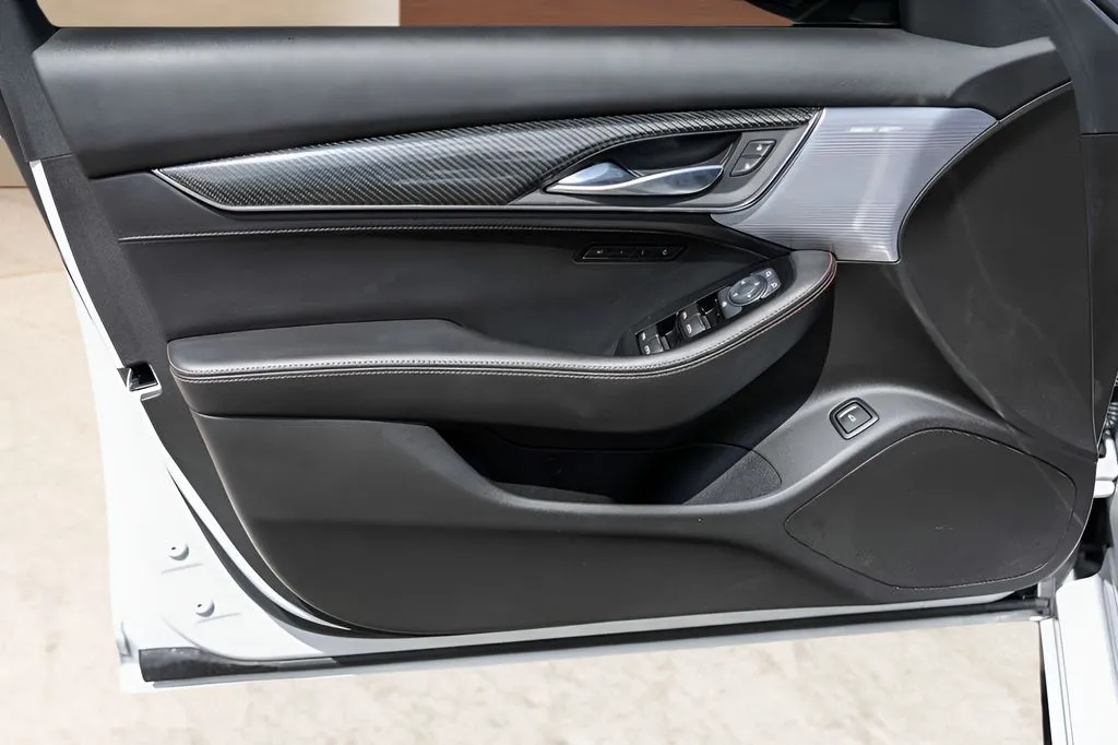 Cadillac CT5 photo 24