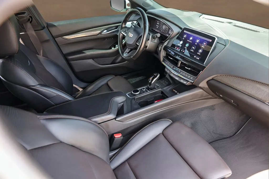 Cadillac CT5 photo 30