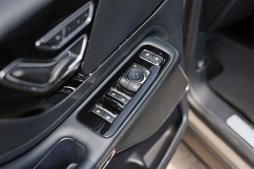 Lincoln Aviator photo 21