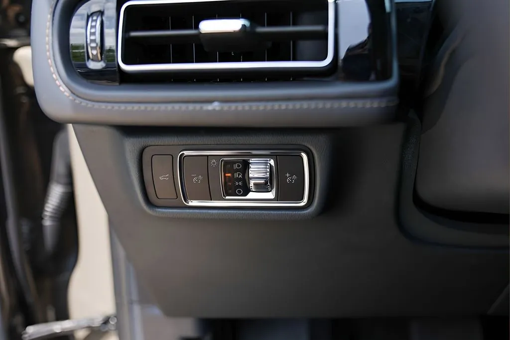 Lincoln Aviator photo 14