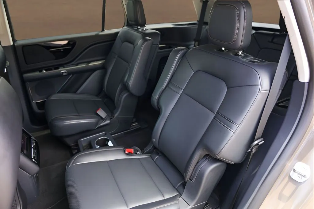 Lincoln Aviator photo 23