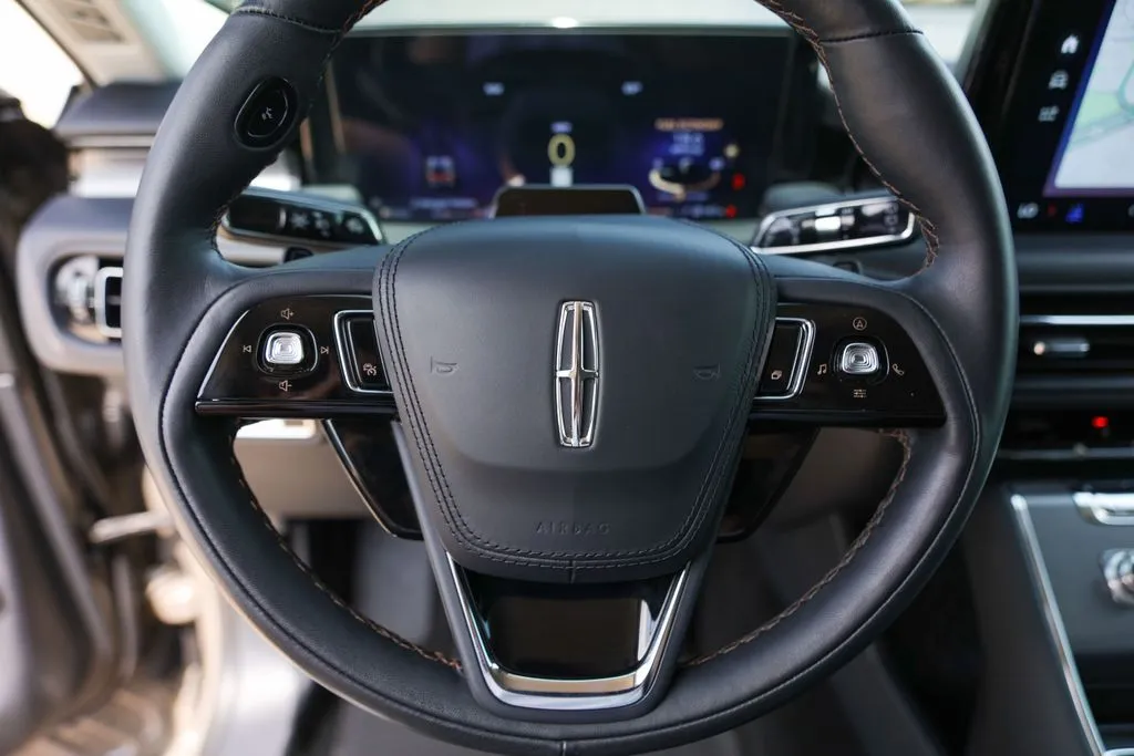 Lincoln Aviator photo 11