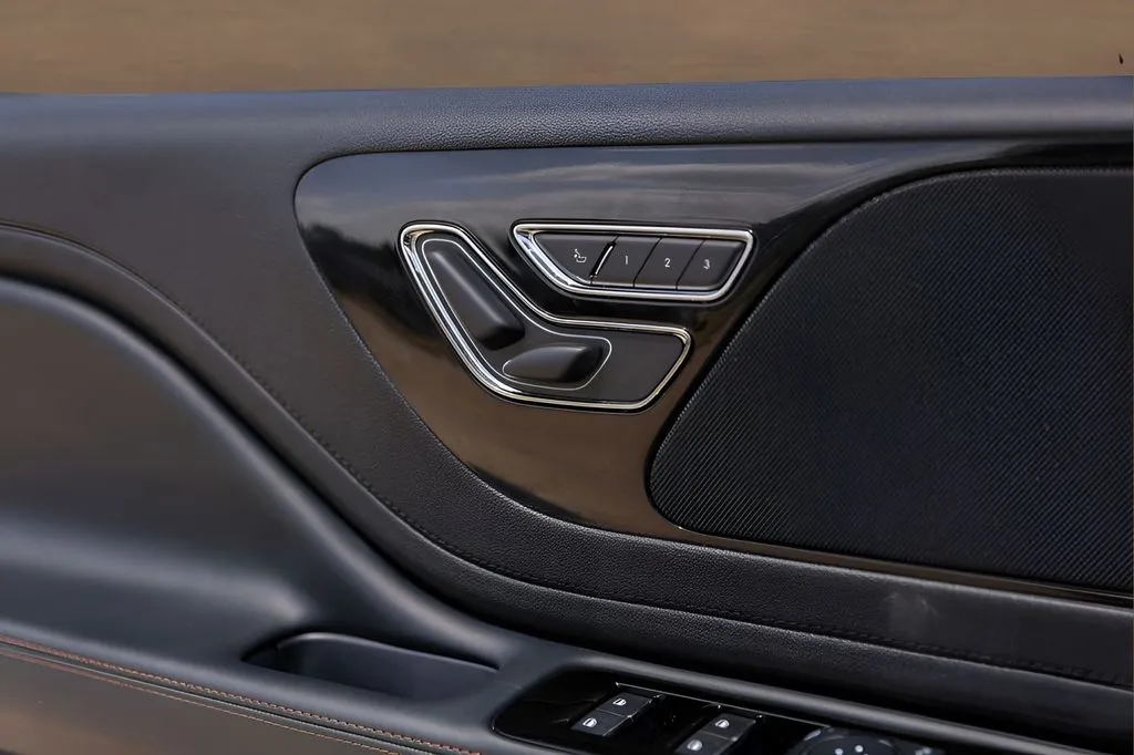 Lincoln Aviator photo 20