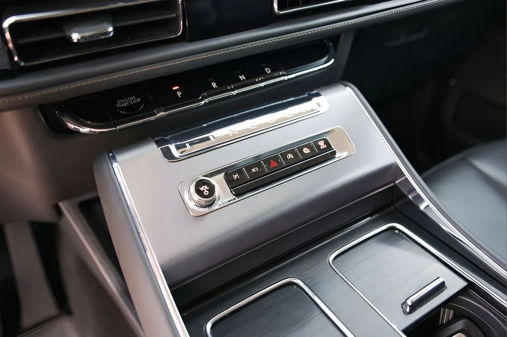 Lincoln Aviator photo 17