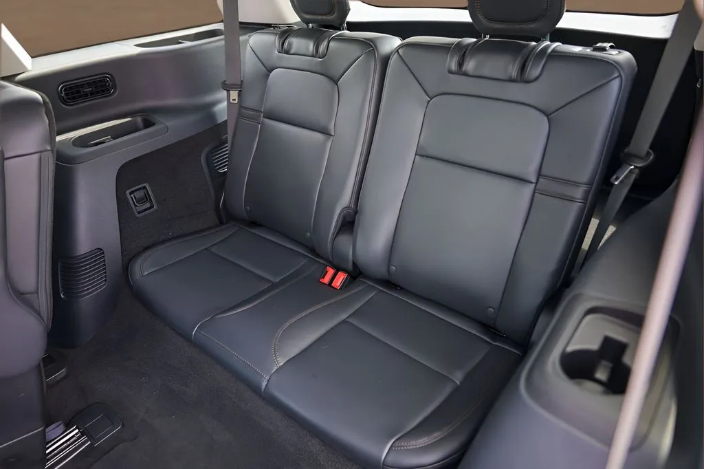 Lincoln Aviator photo 24