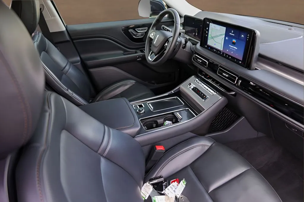 Lincoln Aviator photo 29