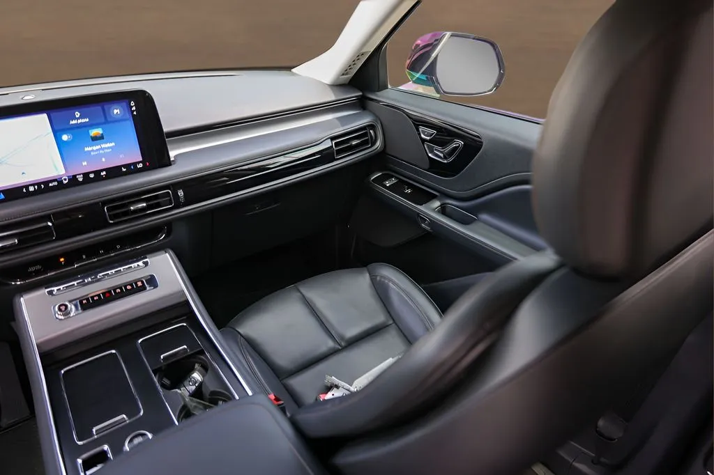 Lincoln Aviator photo 27
