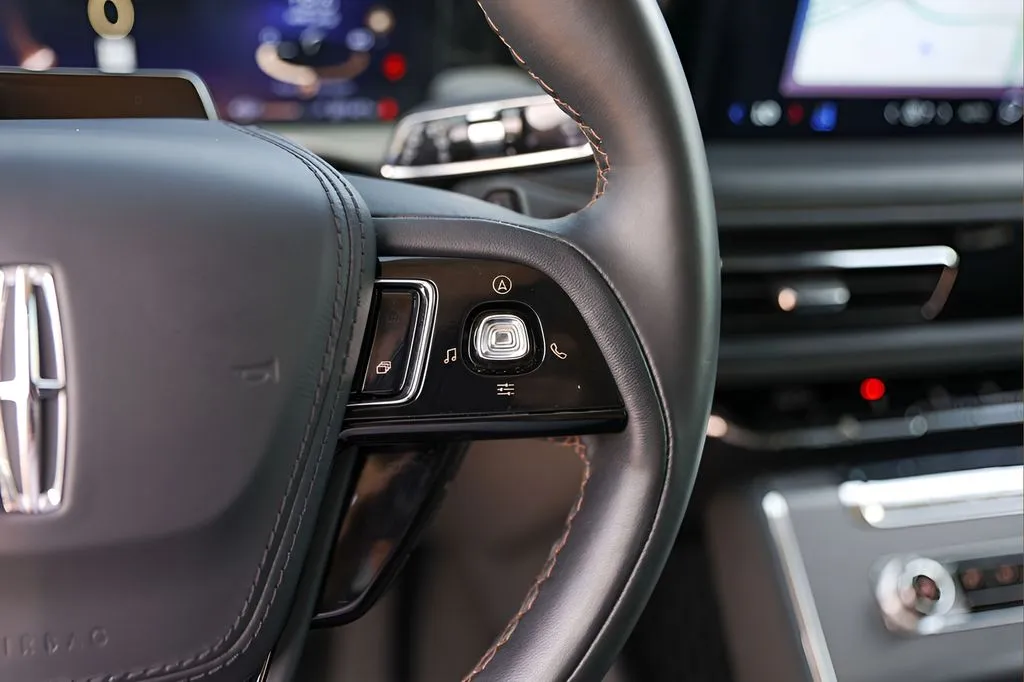 Lincoln Aviator photo 12