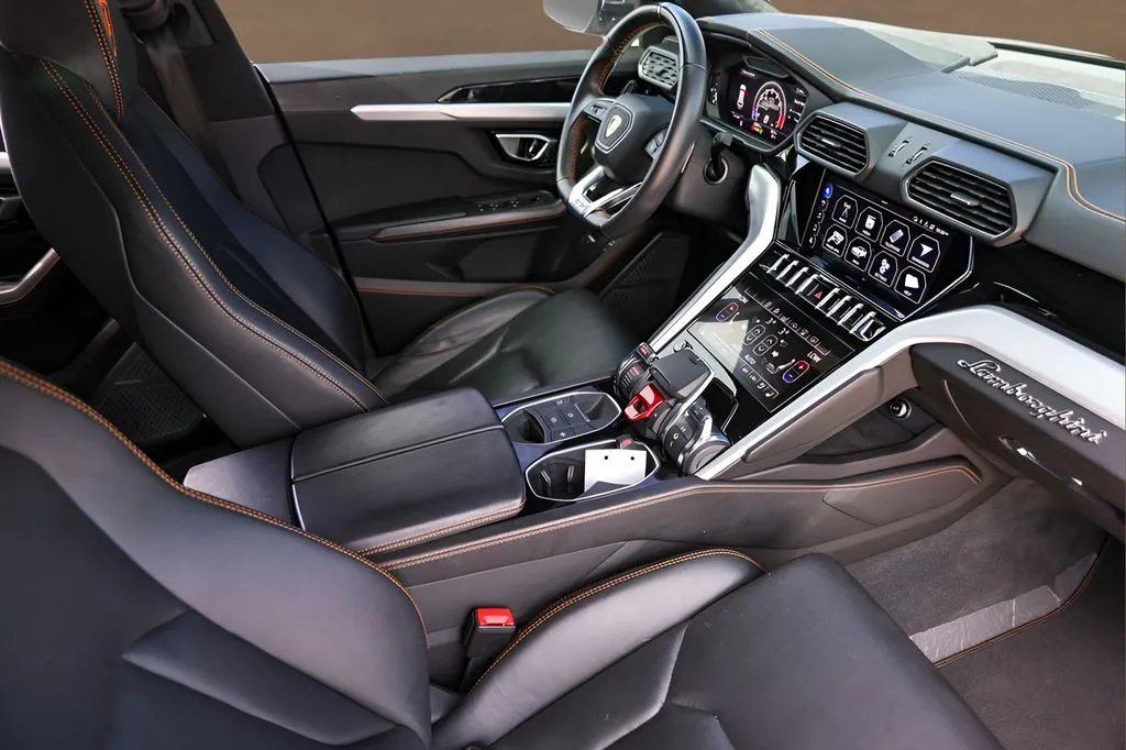 Lamborghini URUS photo 33