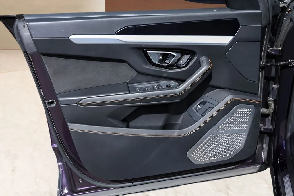Lamborghini URUS photo 27