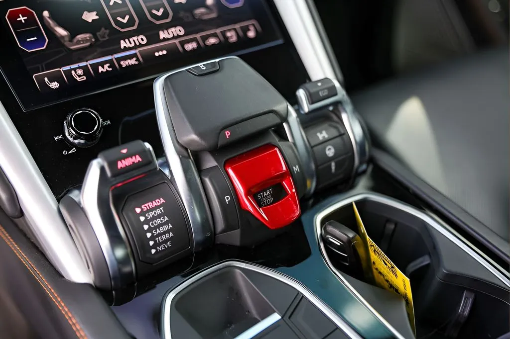 Lamborghini URUS photo 22