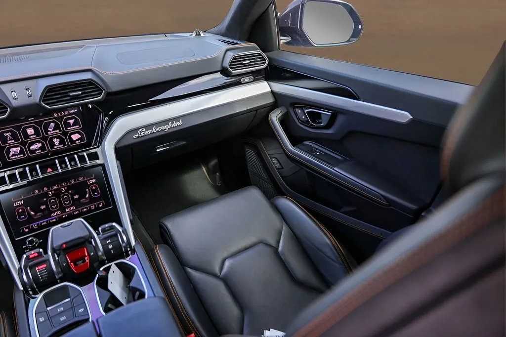 Lamborghini URUS photo 31