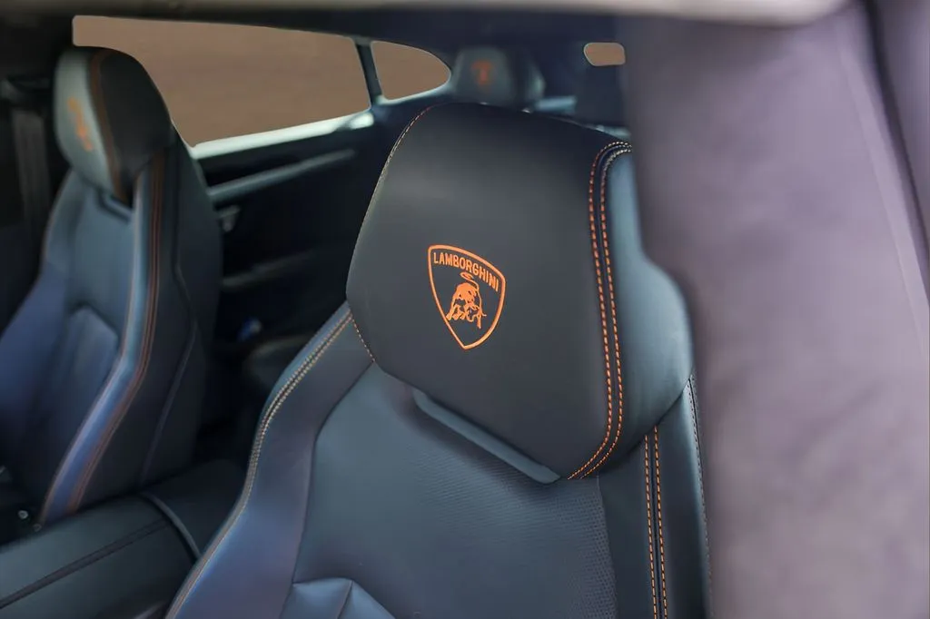 Lamborghini URUS photo 9