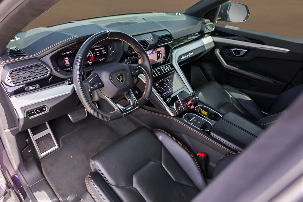 Lamborghini URUS photo 10