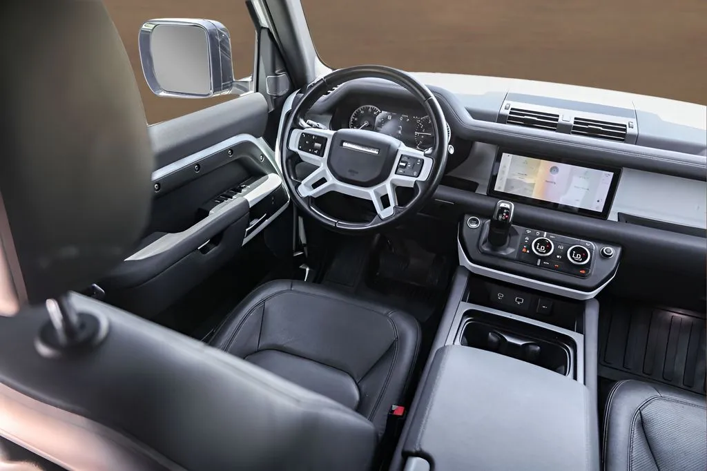 Land Rover Defender photo 25