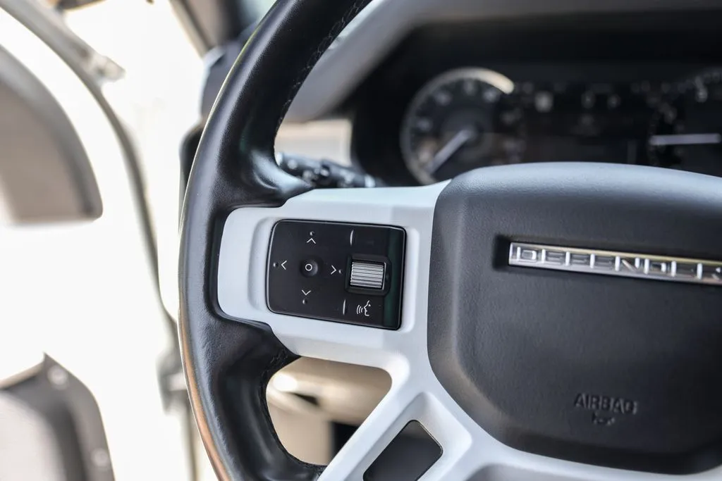Land Rover Defender photo 14