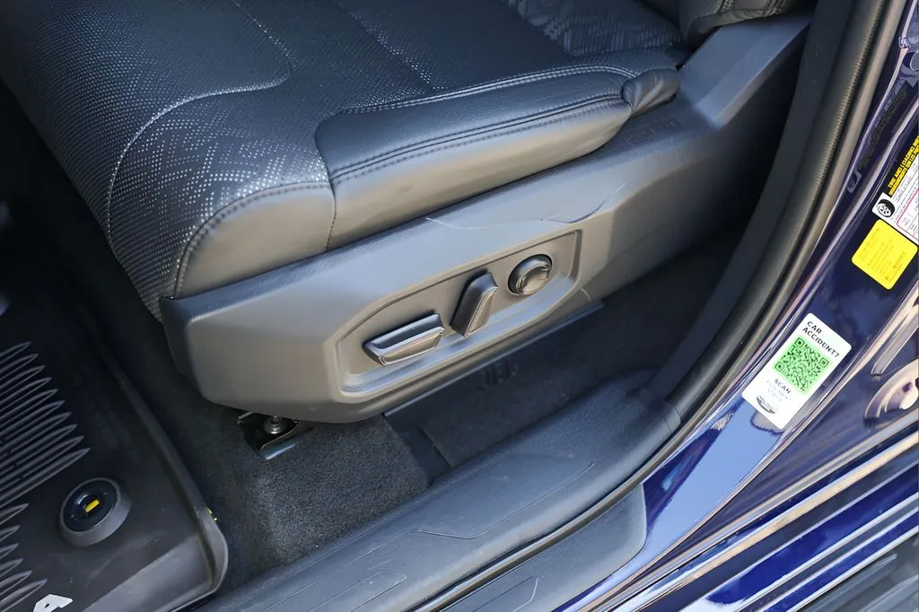 Toyota Sequoia photo 8