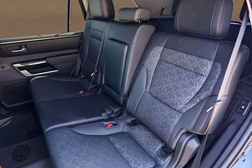 Toyota Sequoia photo 23