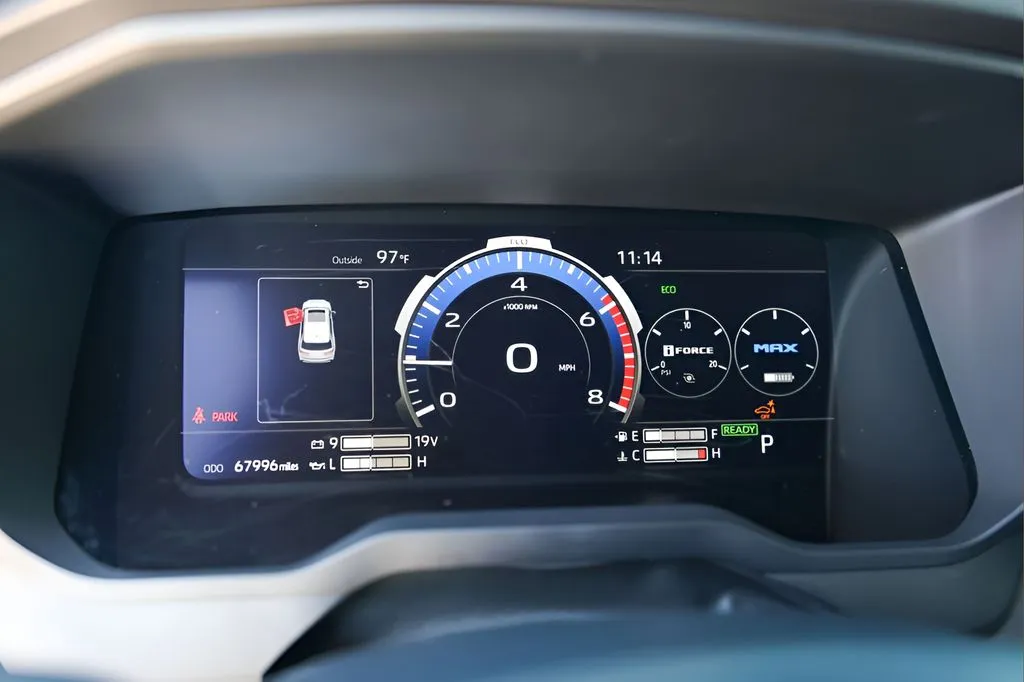 Toyota Sequoia photo 11