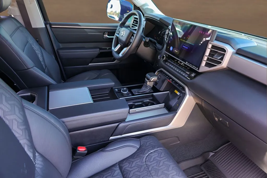 Toyota Sequoia photo 29