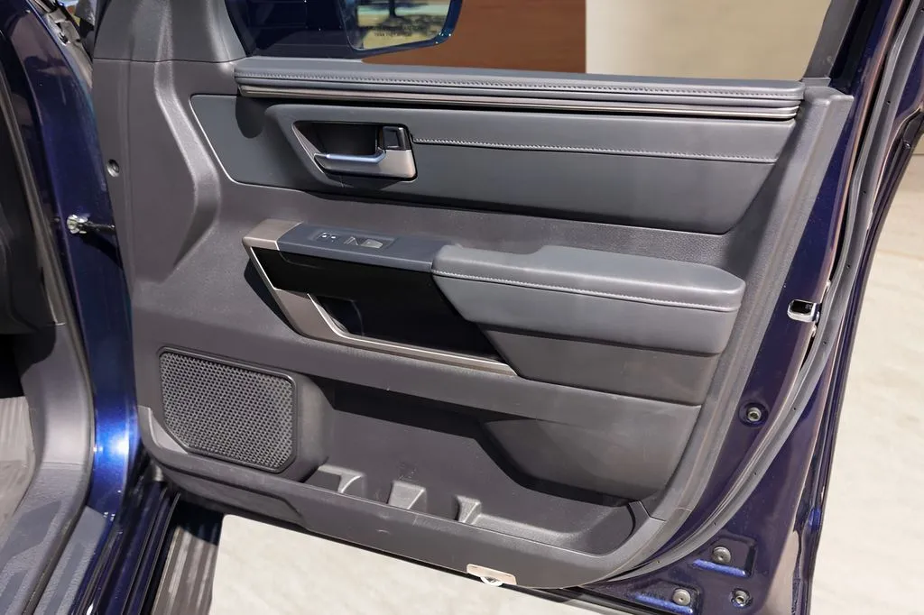 Toyota Sequoia photo 28
