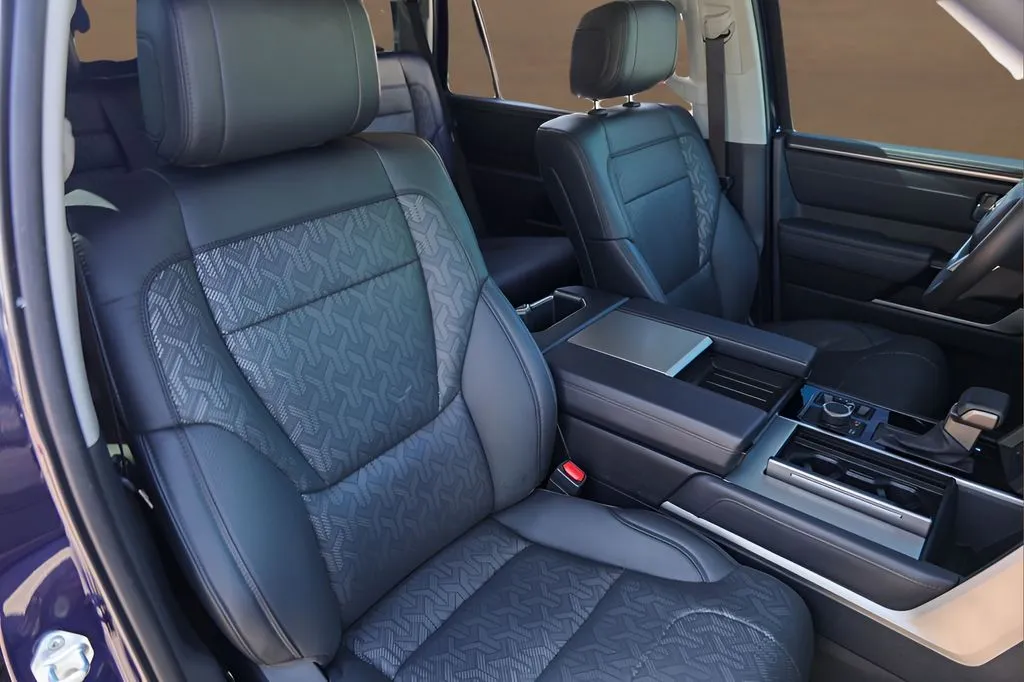 Toyota Sequoia photo 30