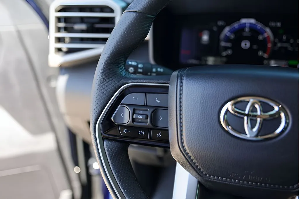 Toyota Sequoia photo 14