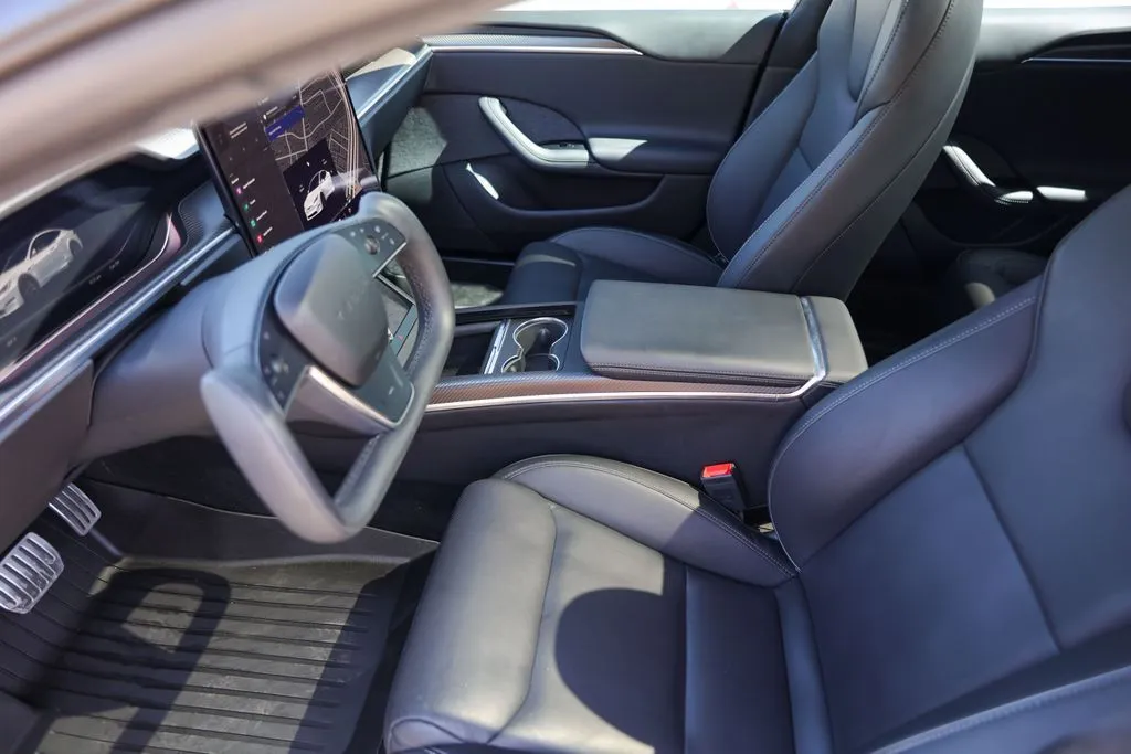 Tesla Model S photo 9