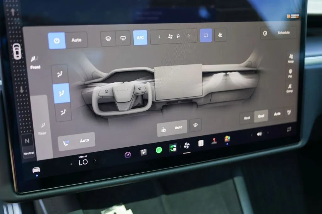 Tesla Model S photo 17
