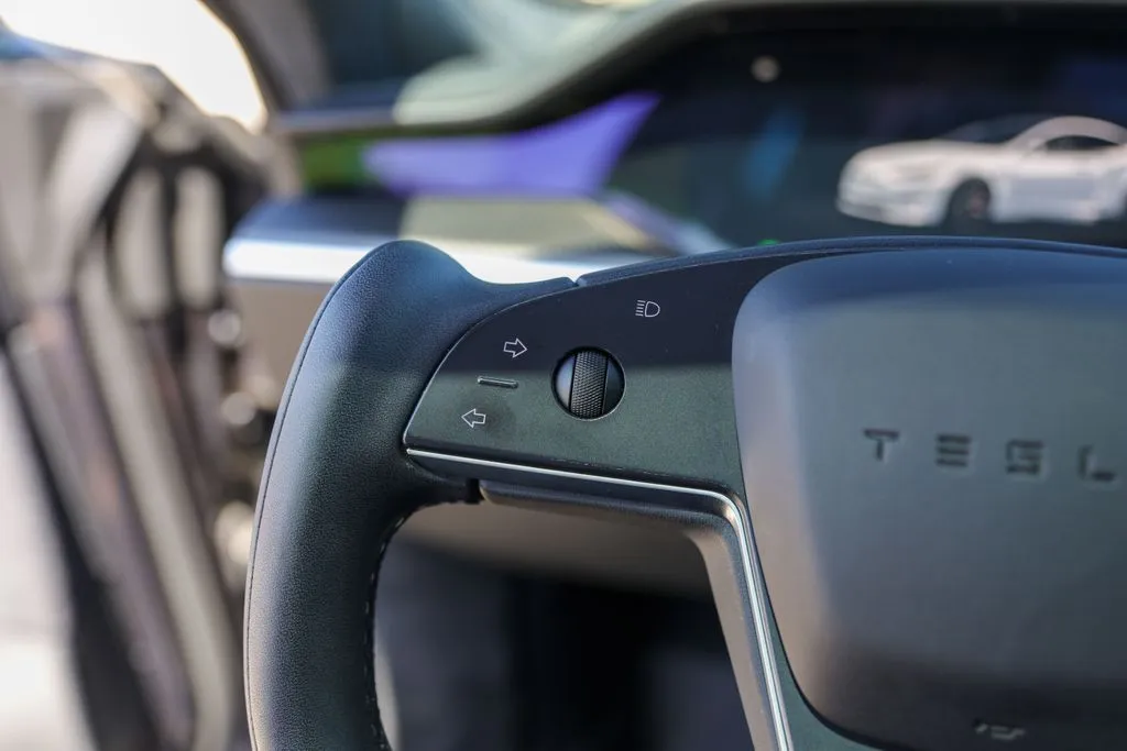 Tesla Model S photo 14