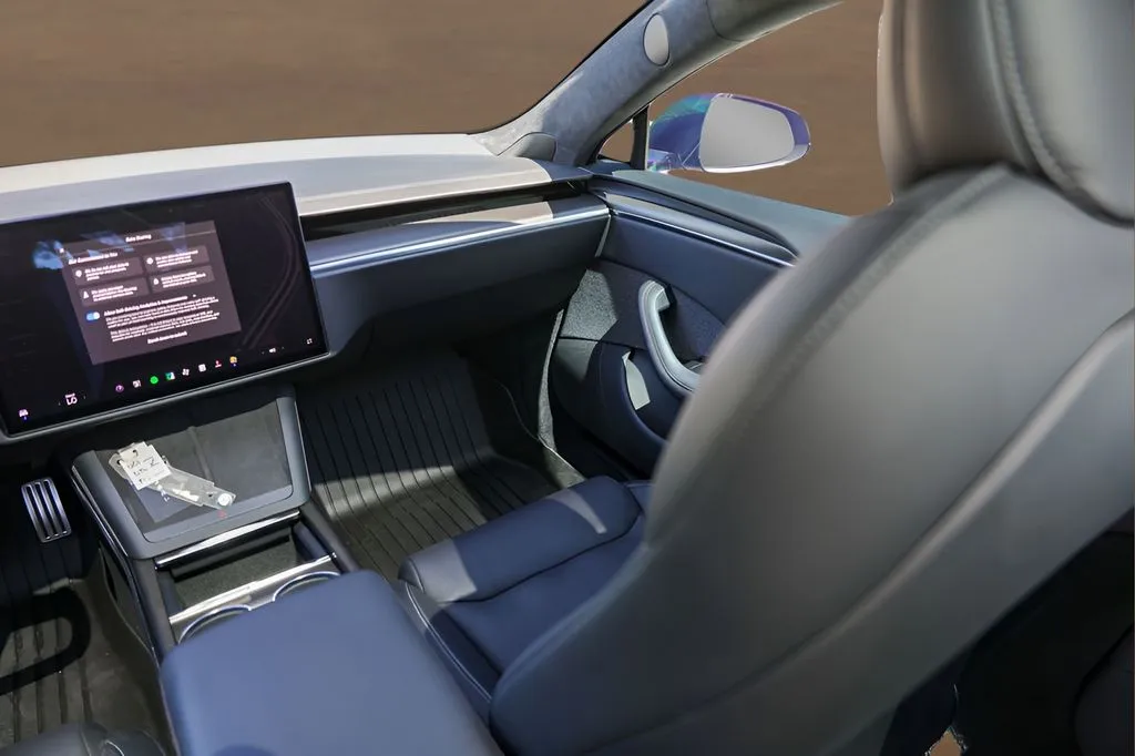 Tesla Model S photo 27