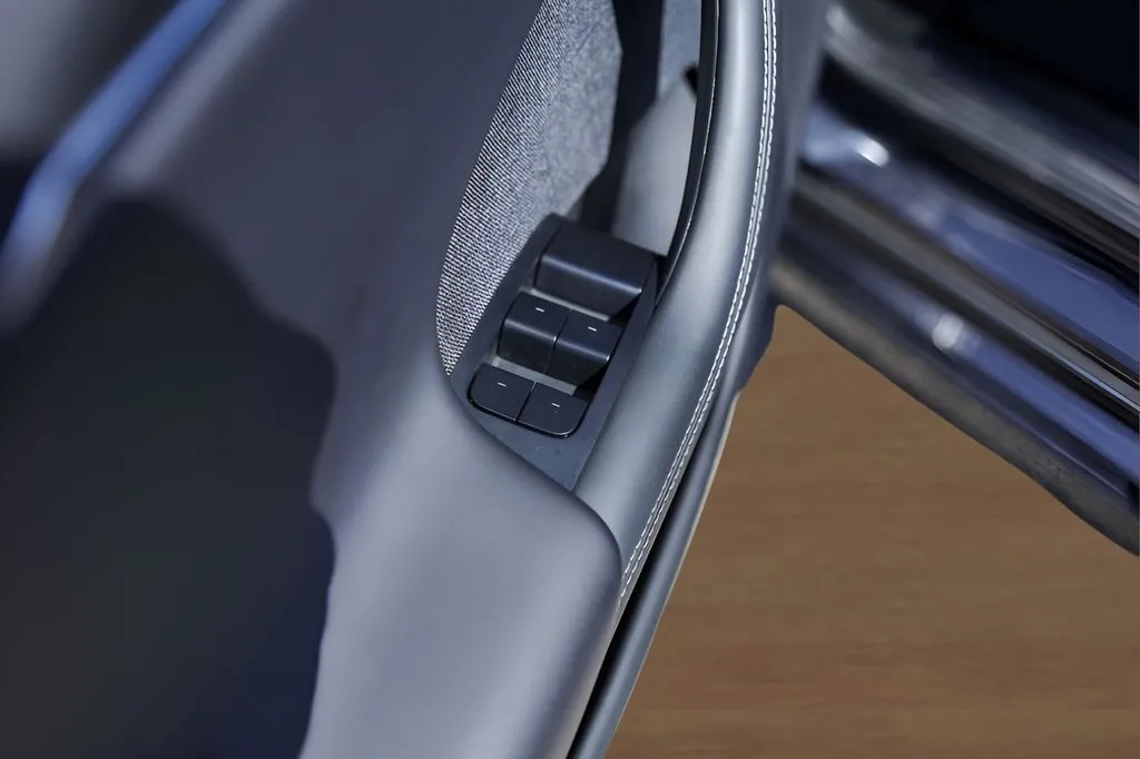Tesla Model S photo 22