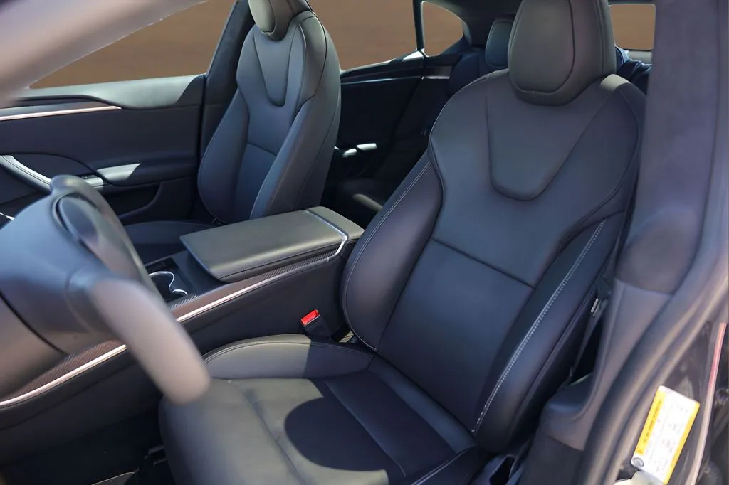 Tesla Model S photo 7