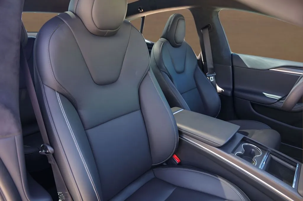 Tesla Model S photo 30