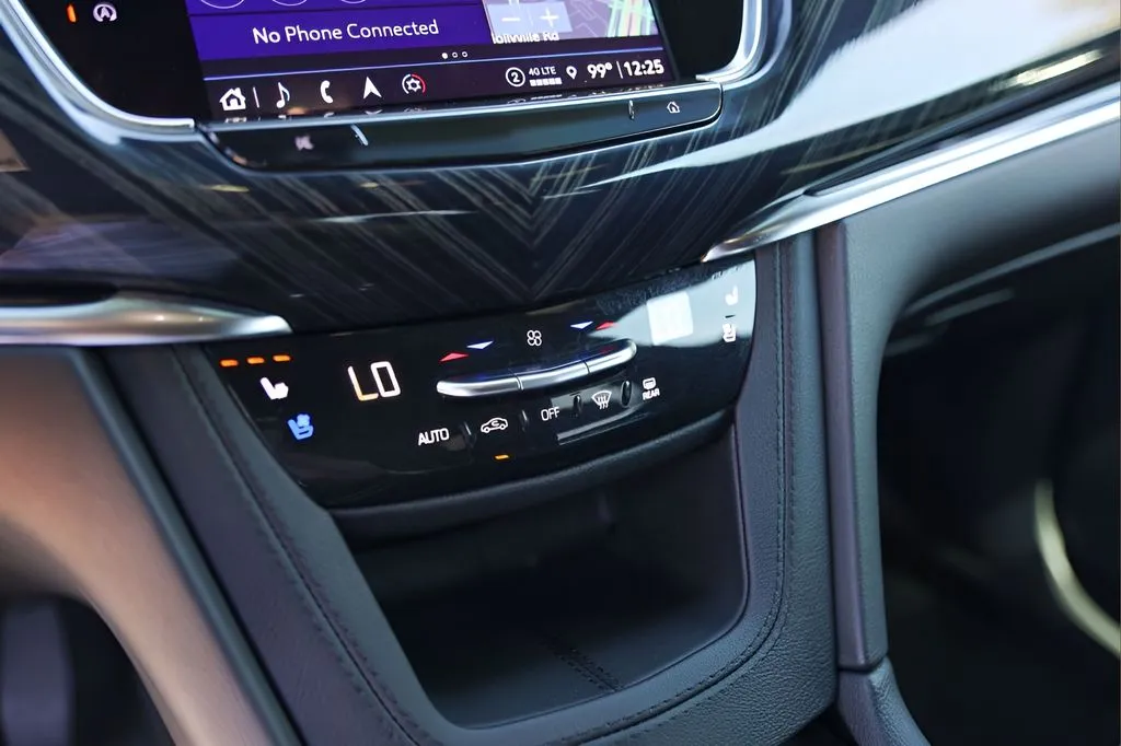 Cadillac XT6 photo 18