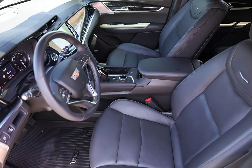 Cadillac XT6 photo 8
