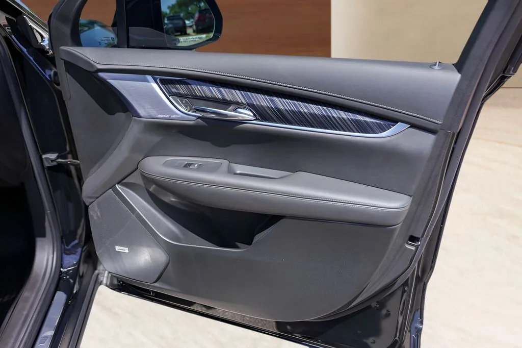 Cadillac XT6 photo 30