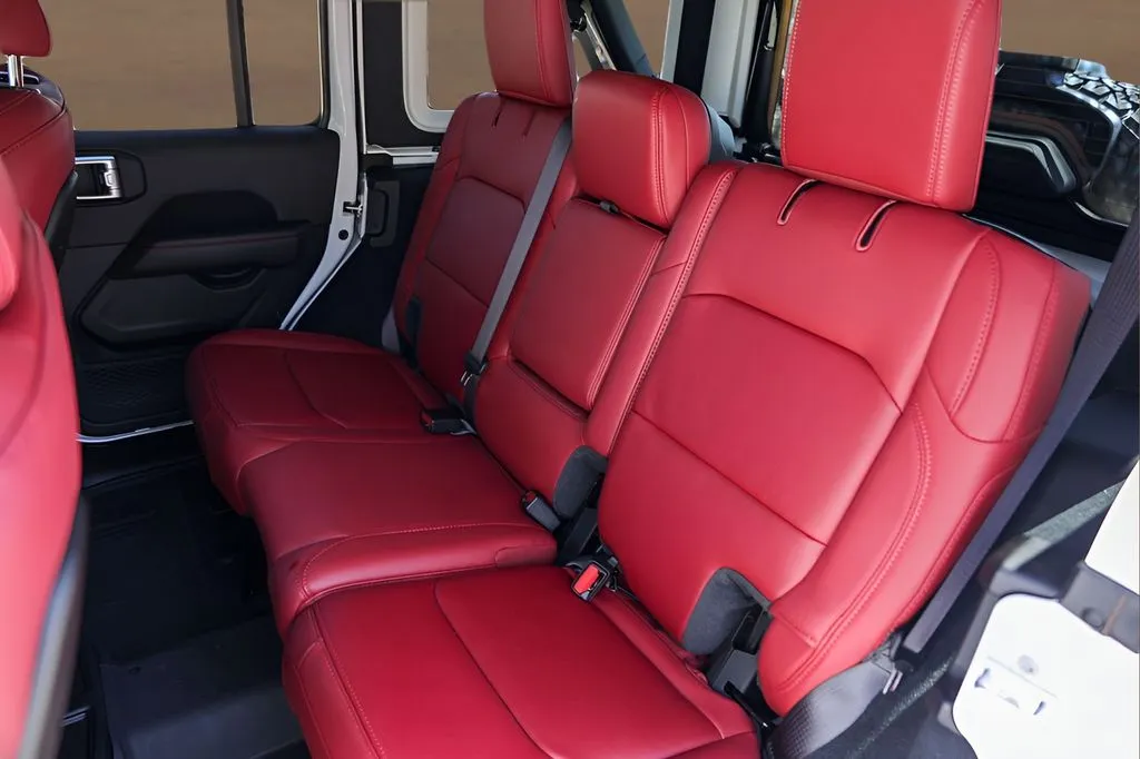 Jeep Wrangler photo 22