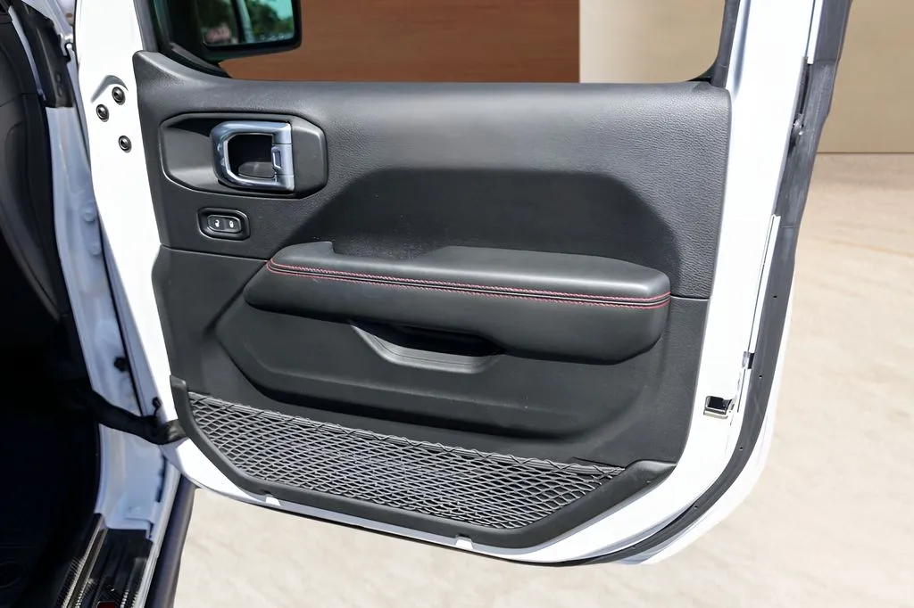 Jeep Wrangler photo 26