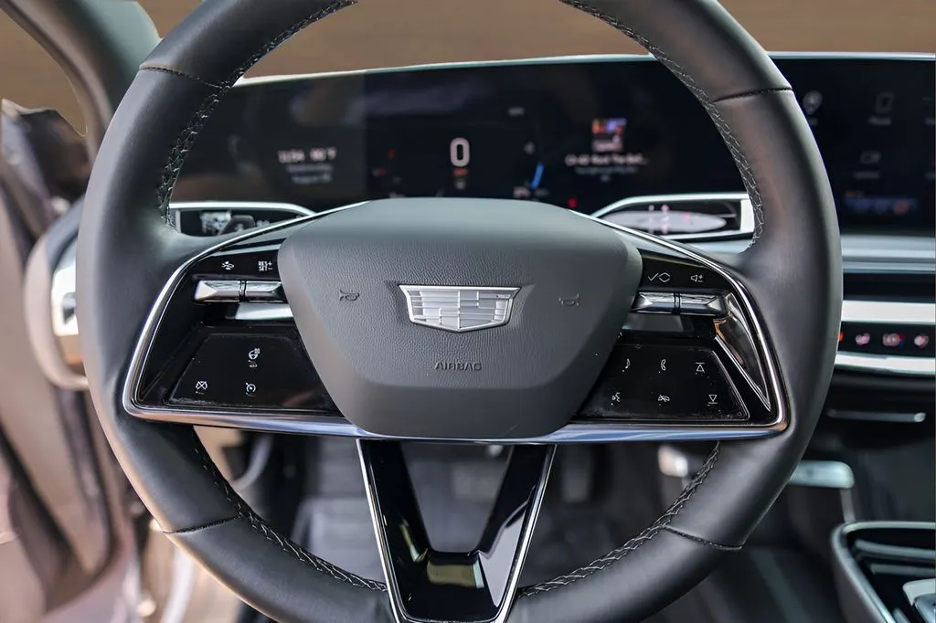 Cadillac Lyriq photo 11