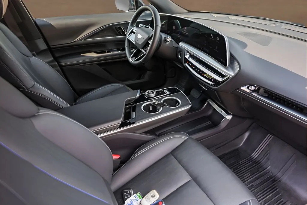 Cadillac Lyriq photo 26