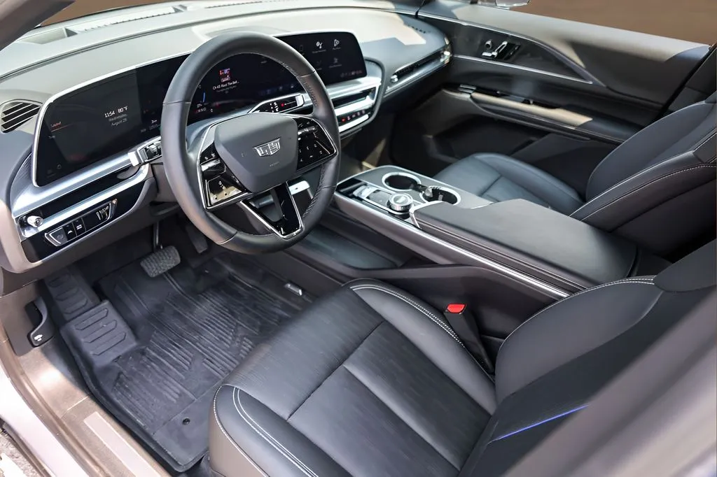 Cadillac Lyriq photo 9
