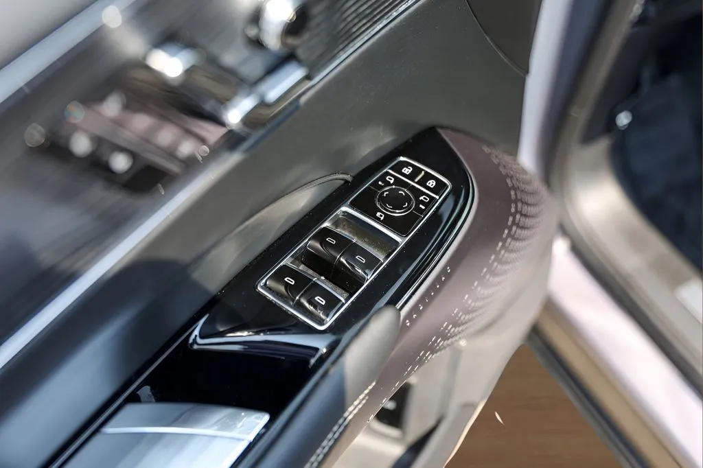 Cadillac Lyriq photo 19