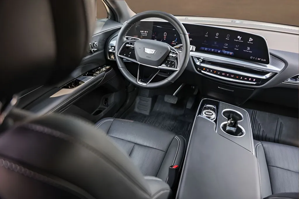 Cadillac Lyriq photo 23