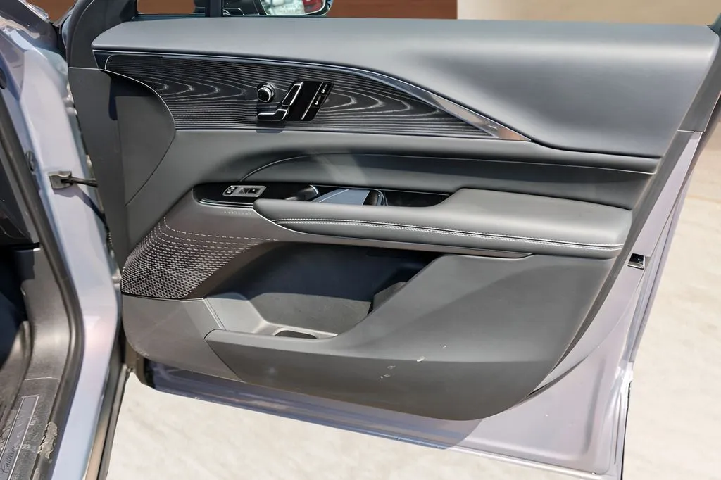 Cadillac Lyriq photo 25