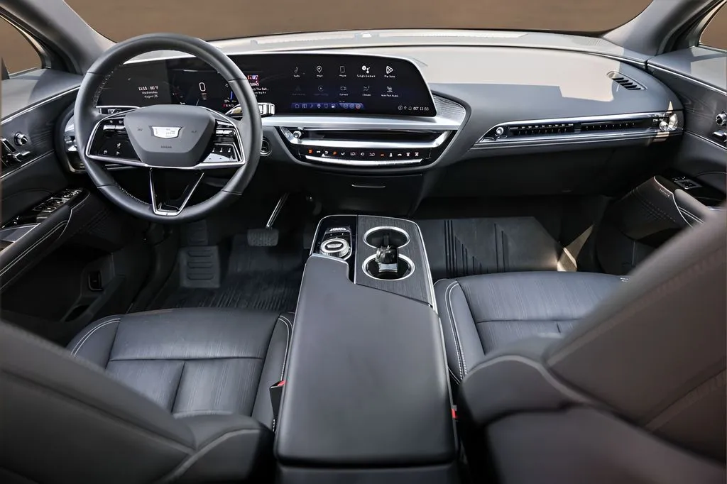 Cadillac Lyriq photo 22