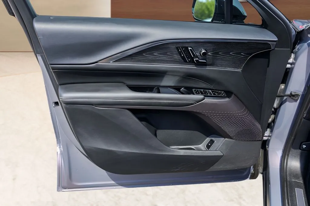 Cadillac Lyriq photo 20