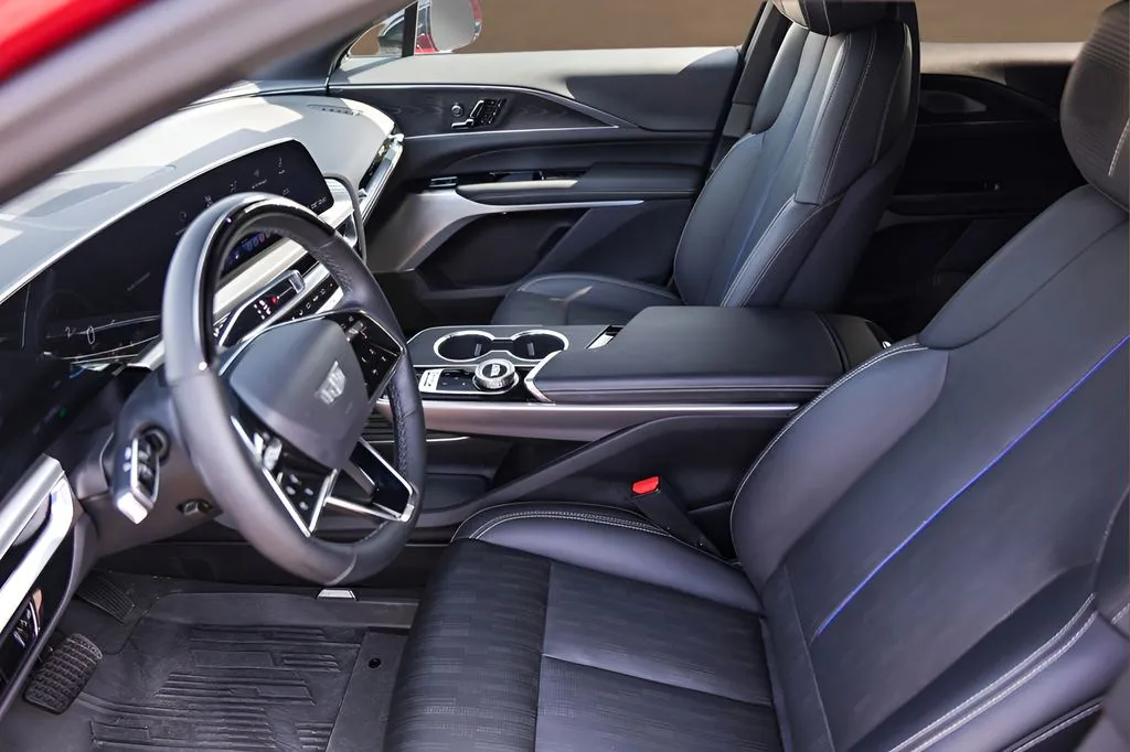 Cadillac Lyriq photo 8