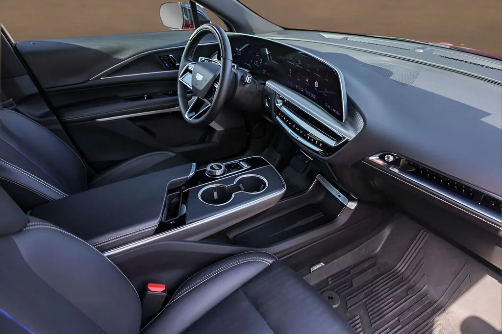 Cadillac Lyriq photo 27