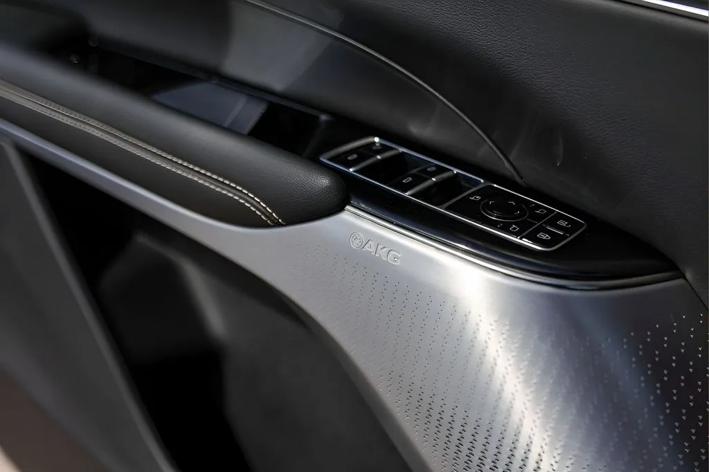 Cadillac Lyriq photo 19